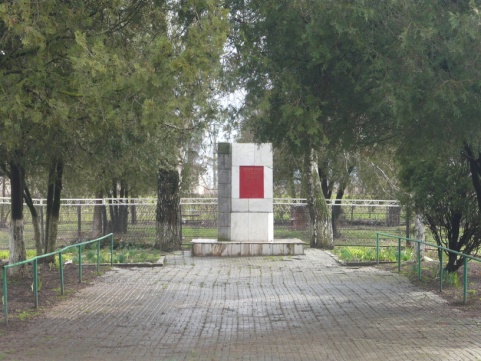 Памятник девушкам – снайперам, погибшим при освобождении хутора Коржевского. Памятник находится на территории МБОУ СОШ № 19