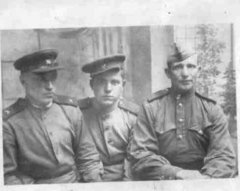 Ефин Николай Степанович (на фото первый справа)